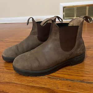 Women blundstone boots in size 7
